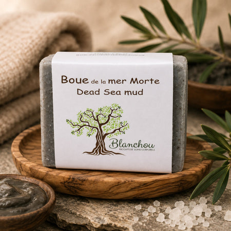 Savon artisanal à la boue de la mer Morte Blanchou présenté dans une ambiance spa naturelle