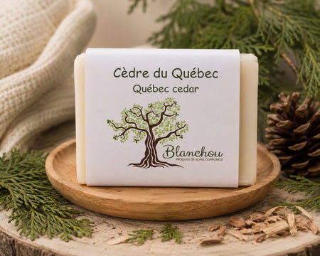 Savon artisanal au cèdre du Québec fabriqué par La Savonnerie Blanchou au parfum boisé naturel