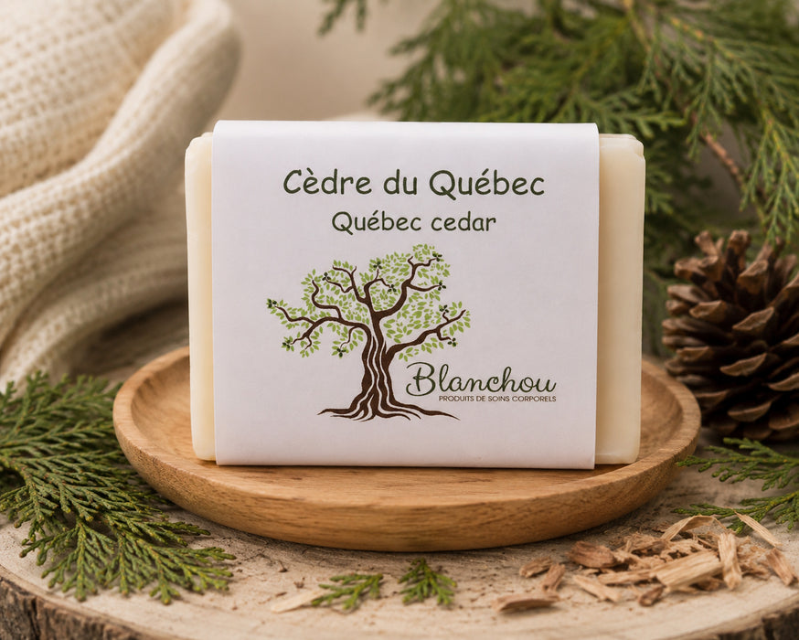 Savon artisanal au cèdre du Québec fabriqué par La Savonnerie Blanchou au parfum boisé naturel